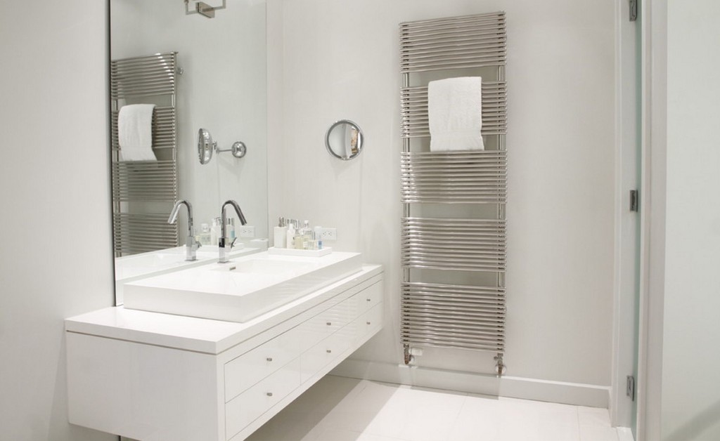 Полотенцесушители в интерьере современных ванных комнат