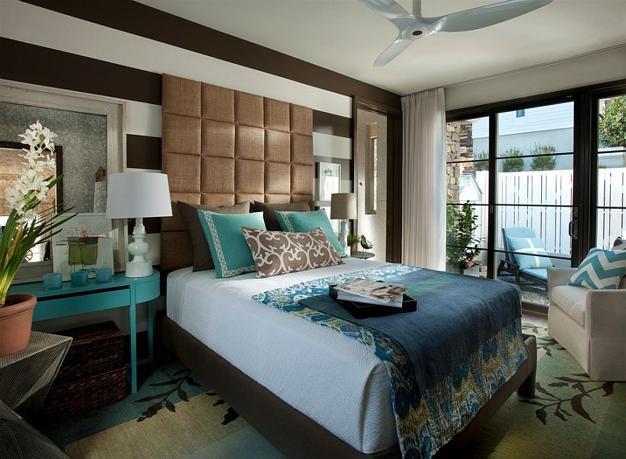 Современный дизайн спальной комнаты с полосатым акцентом стены от Kemp Hall Studio