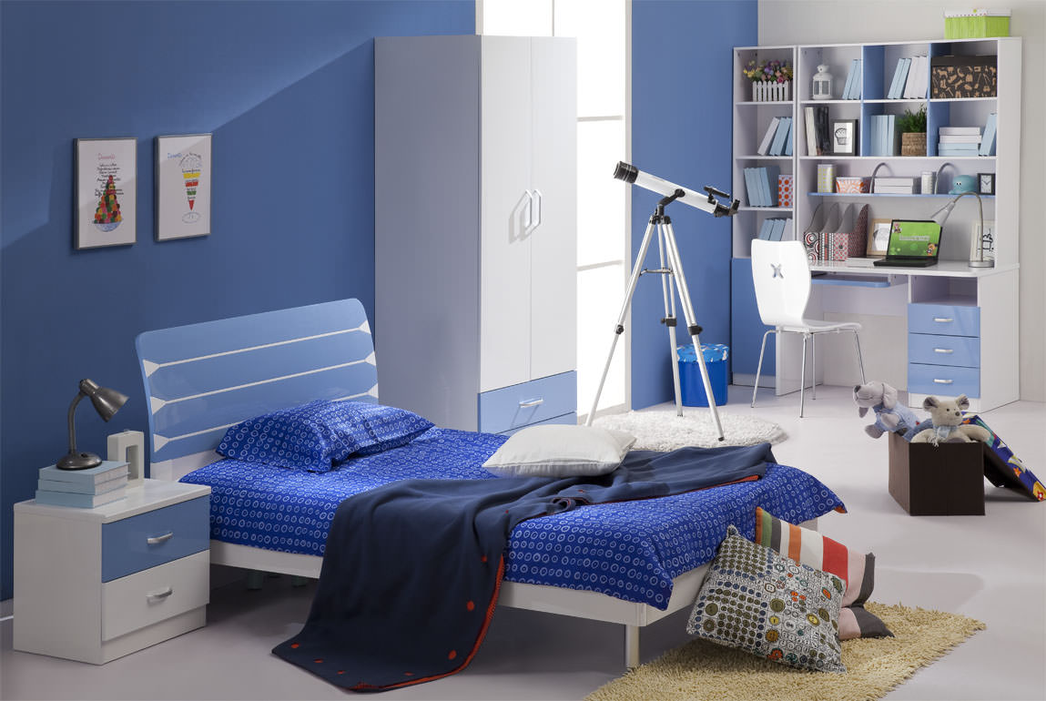 Синее постельное белье в детской комнате