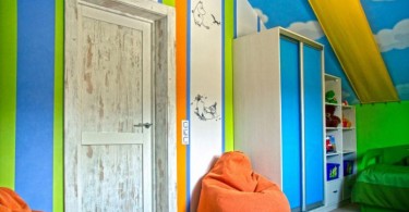 Яркое оформление детской комнаты на мансарде от Светланы Серовой