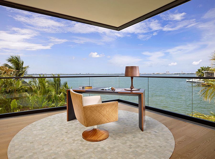 Шикарный интерьер домашнего офиса с видом на океан от Saccaro USA