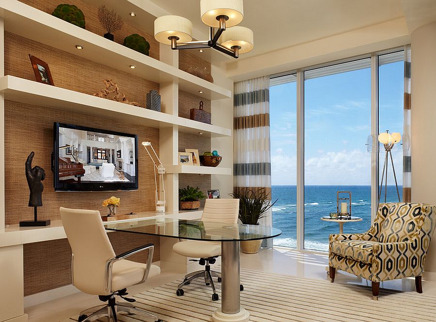 Шикарный интерьер домашнего офиса с видом на океан от The Decorators Unlimited