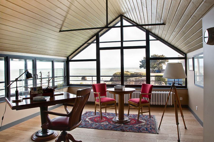 Шикарный интерьер домашнего офиса с видом на океан от NOOOR architecte d’interieur