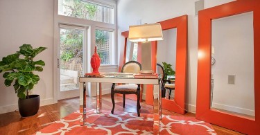 Домашний офис с использованием оранжевого цвета