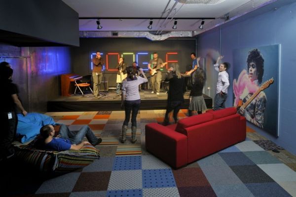Сцена для творческих сотрудников компании Google в Цюрихе, Германия