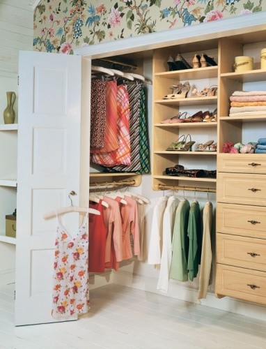 Встроенный шкаф для хранения в гардеробной