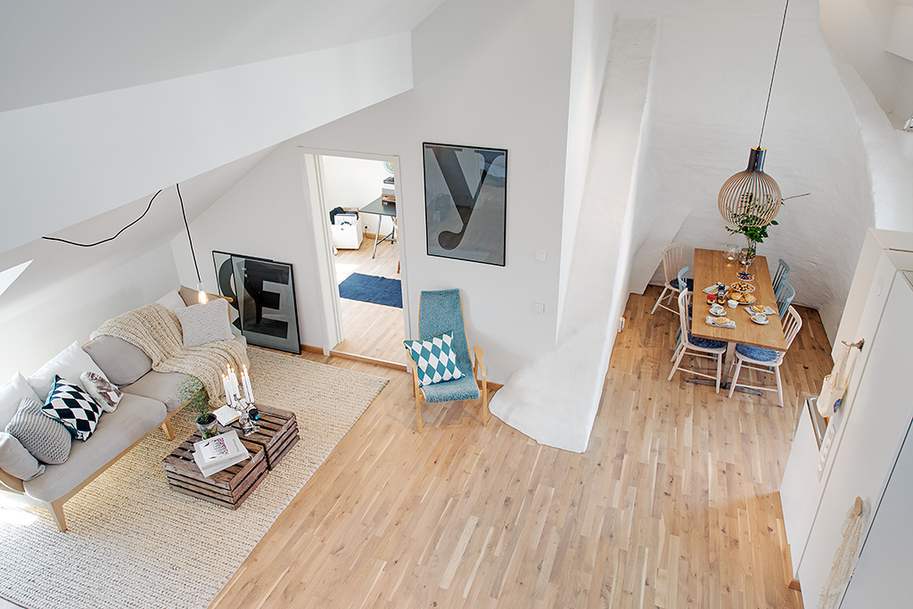 Интерьер небольшой квартиры на чердаке в Швеции