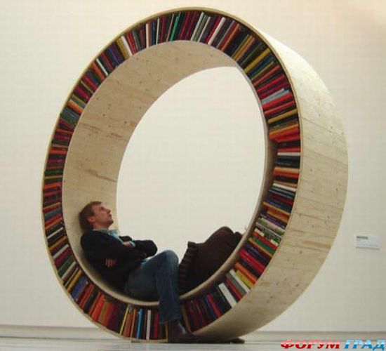circular walking bookshelf 01