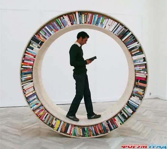 circular walking bookshelf 02