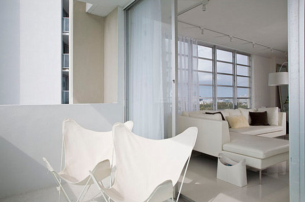 Современные белые стулья от FORMA Design