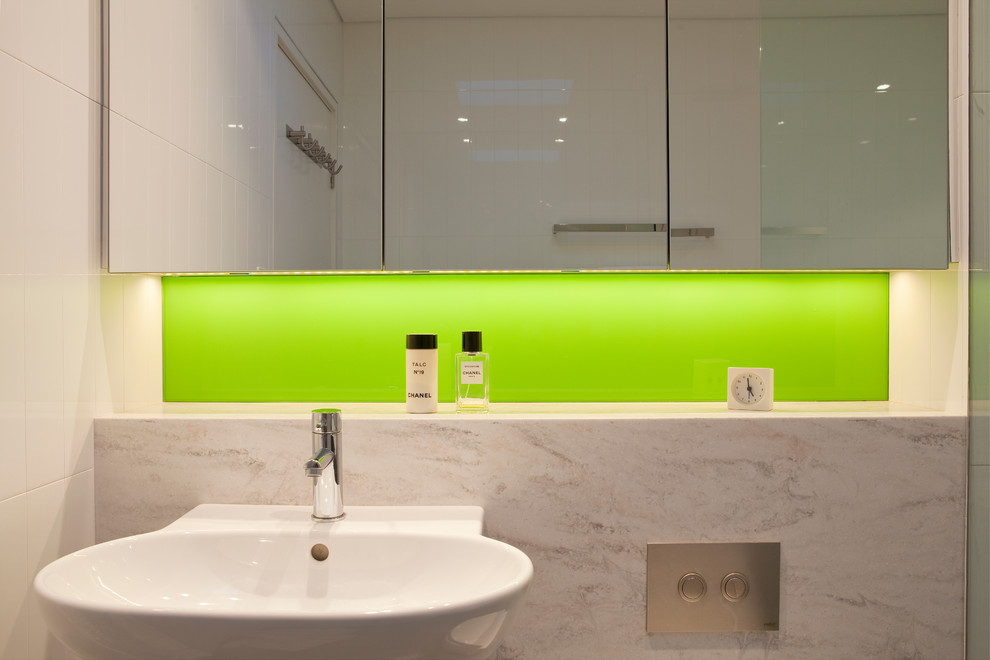 Система хранения в интерьере ванной комнаты. Дизайн Greenbox Architecture