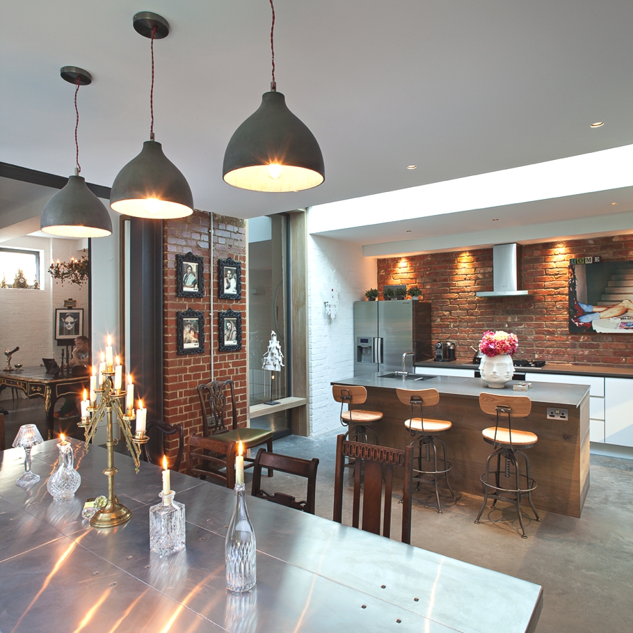 Современный дизайн интерьера кухни в шикарных апартаментах