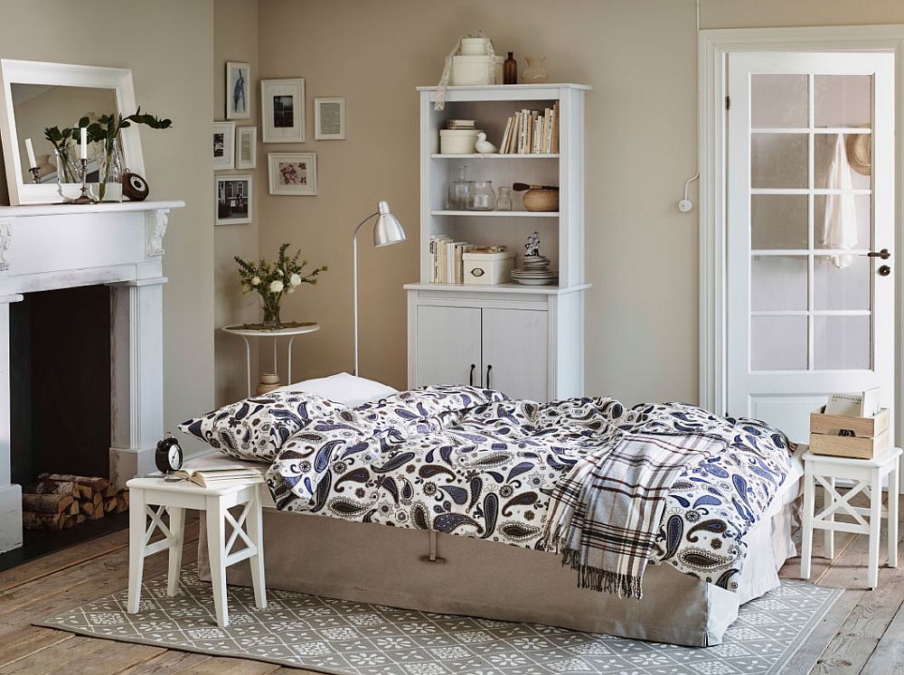 Дизайнерское постельное белье в огуречный рисунок в интерьере спальни