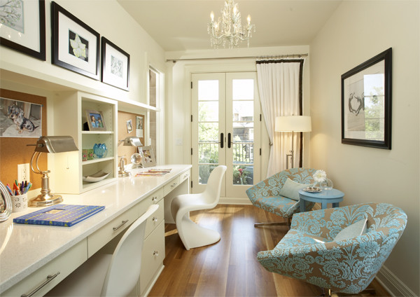 Дизайн домашнего кабинета - яркие винтажные кресла