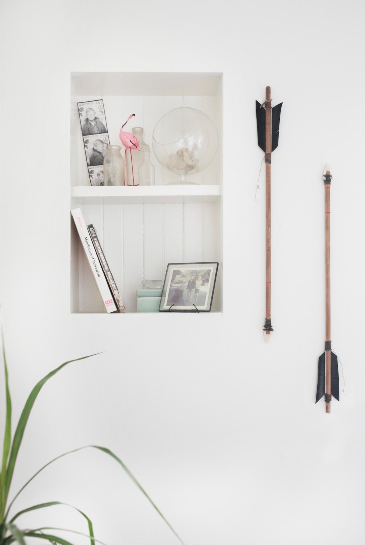 Дизайн домашнего офиса: индейские стрелы в качестве украшения