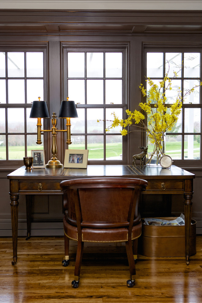 Дизайн интерьера домашнего кабинета: место для письменного стола