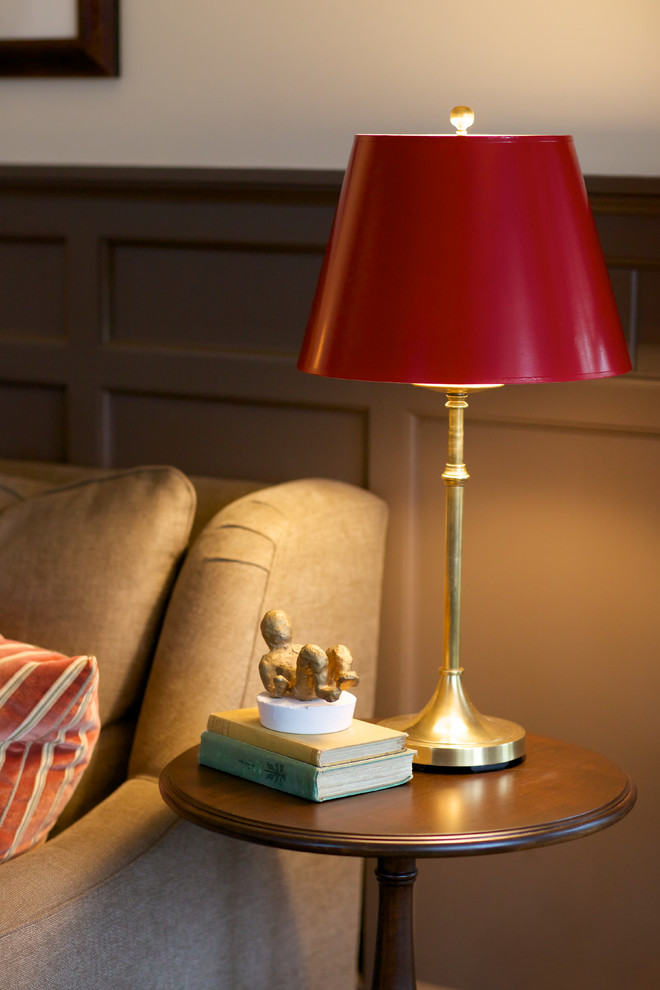 Дизайн интерьера домашнего кабинета: настольная лампа из латуни