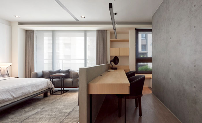 Дизайн квартиры для молодых супругов: рабочая зона в спальне