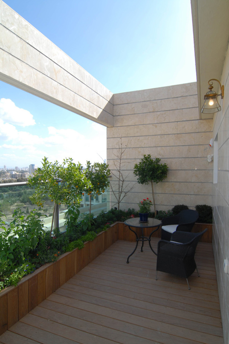 Современный дизайн маленького балкона - Фото 29