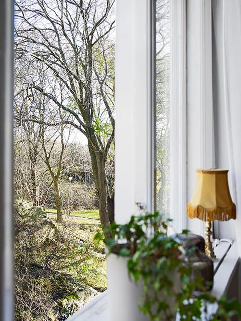 Дизайн небольшой квартиры: живописный пейзаж за окном