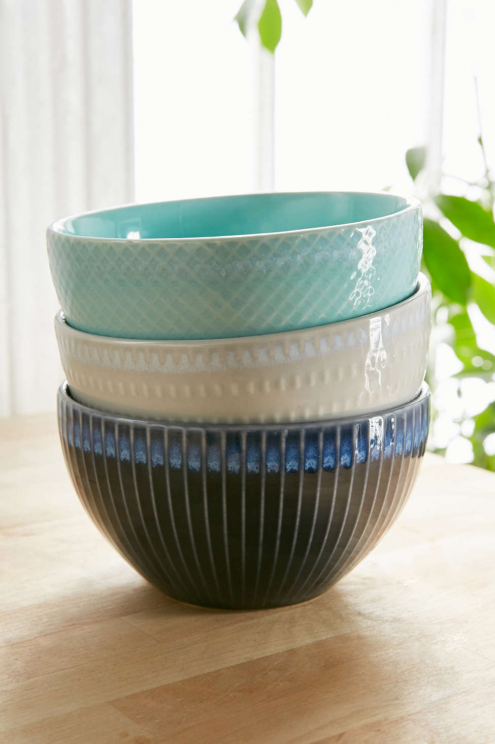 Дизайнерская посуда для столовой. Чаши от Urban Outfitters
