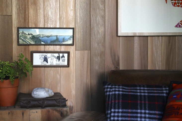 Деревянные стены в домашнем офисе