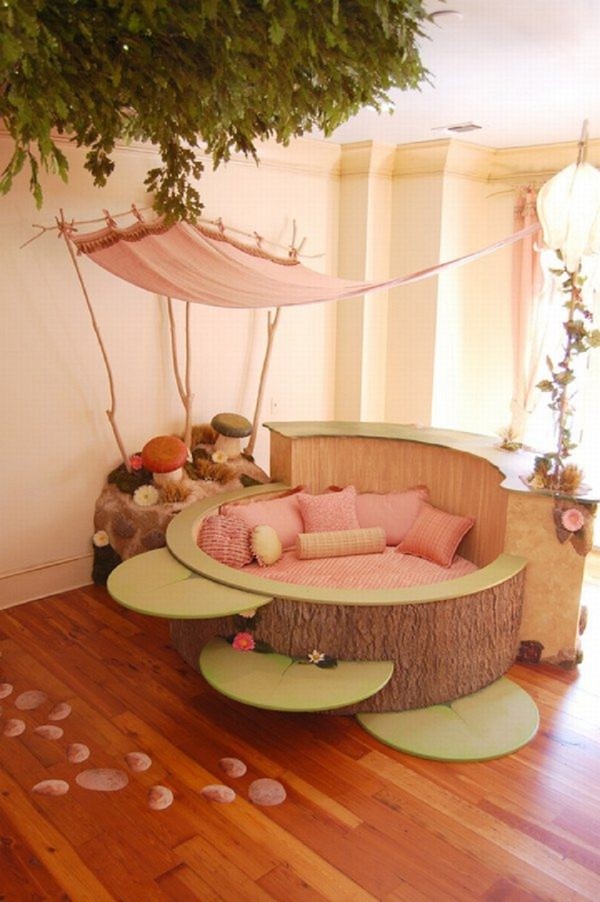Круглая кровать в детской комнате