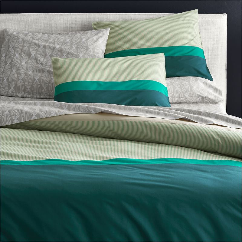 Идеи дизайна спальни - постельное белье бирюзового цвета