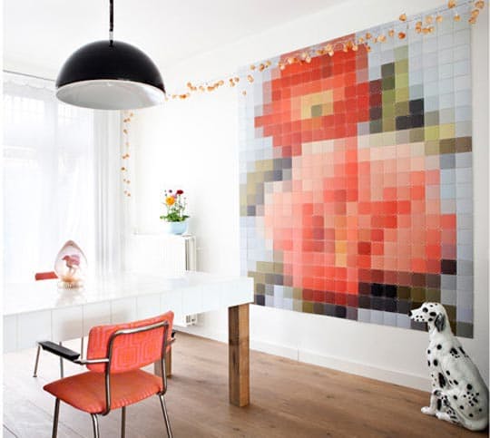 Идеи дизайна офиса: стена из пиксельной плитки