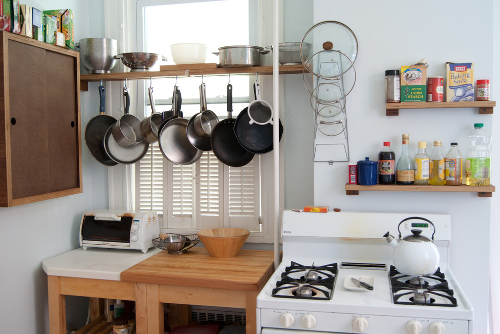 Идеи для хранения вещей: проволочные крючки для кухонной посуды