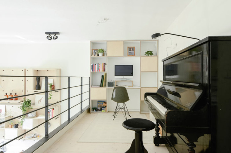Интерьер двухуровневой квартиры: маленький уголок