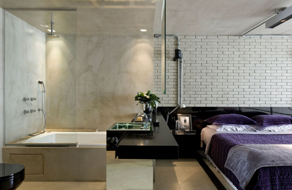 Интерьер светлой спальни, совмещённой с ванной комнатой