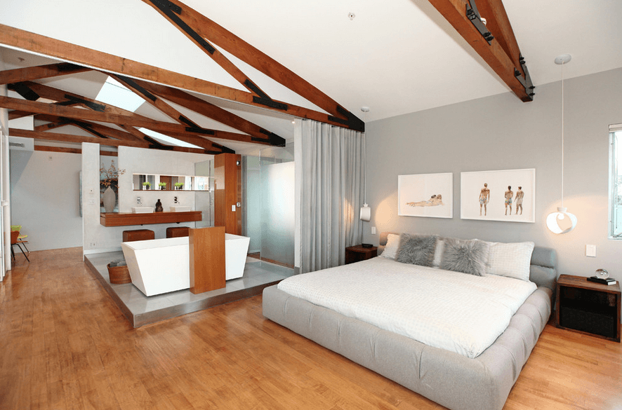 Интерьеры комнаты в подвале - светлая спальня с деревянной мебелью