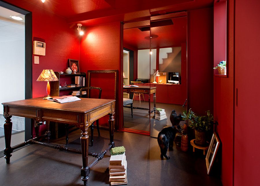Как оформить домашний офис в красном: хороший пример