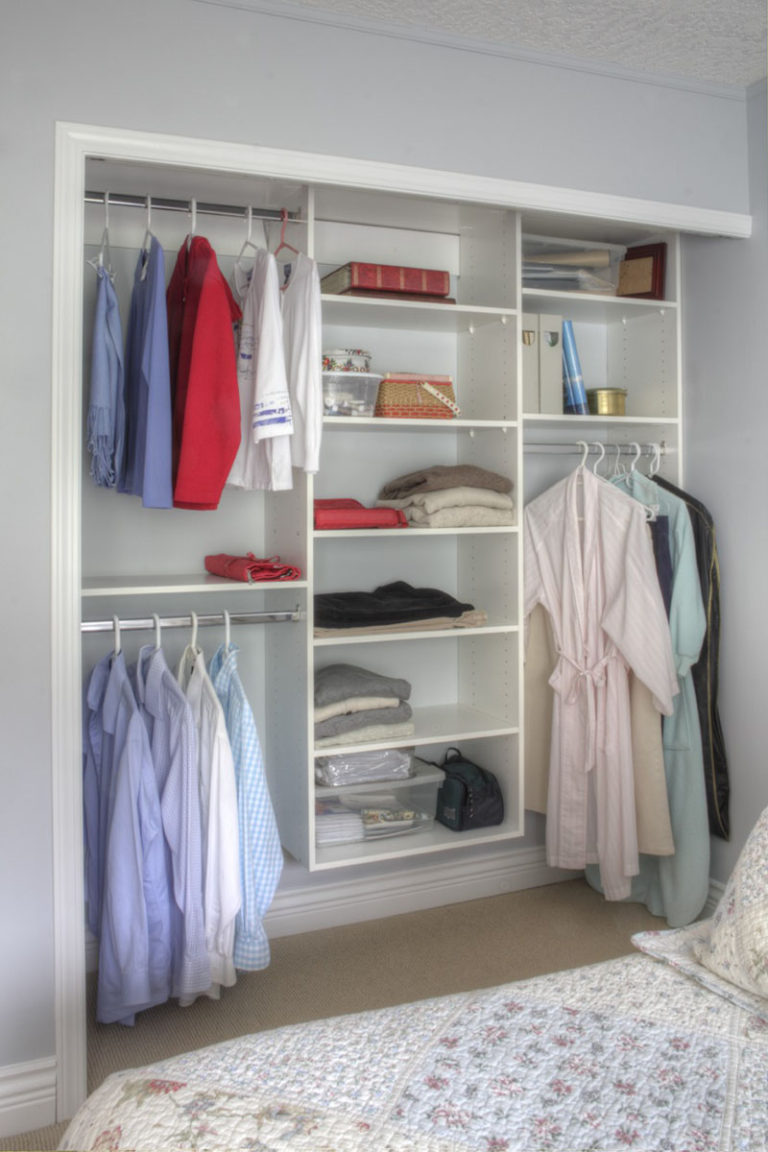 Хранение вещей в маленьком шкафу: модель от Incredible Closets