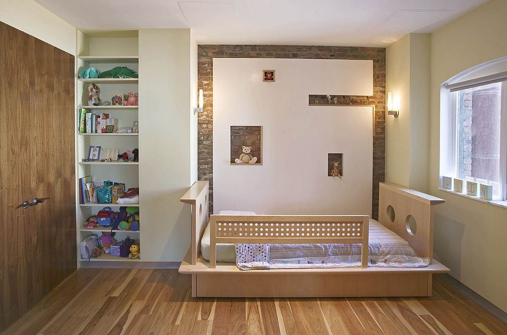 Кровать ручной работы в интерьере детской комнаты