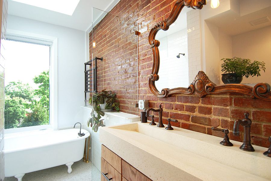 Кирпичные стены в ванной в классическом стиле