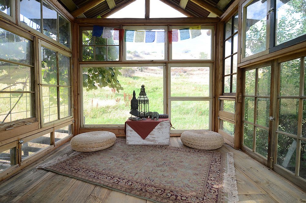 Комната для медитации: ковёр на полу