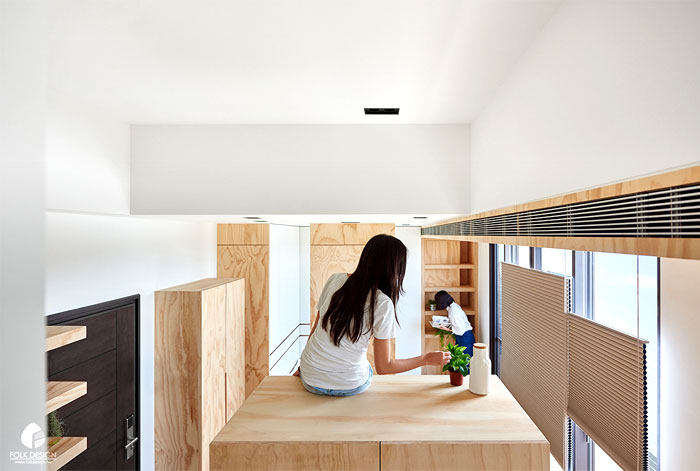 Компактная квартира студия в стиле минимализм: белый потолок