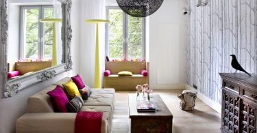 Красивый интерьер гостиной с использованием цвета и дизайнерских приемов