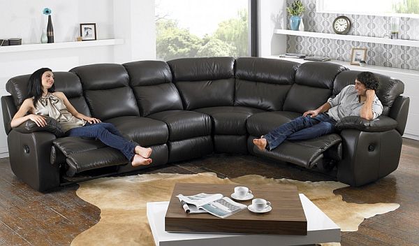 Угловой диван в интерьере гостиной - 7 вариантов