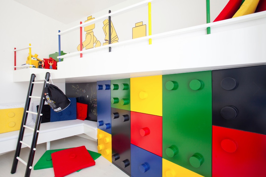 Лего в интерьере комнат: двухэтажная кровать из Лего