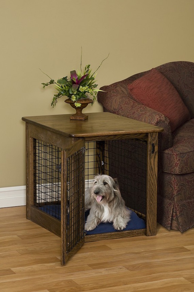 Мебель для собаки в интерьере гостиной в виде деревянного журнального стола