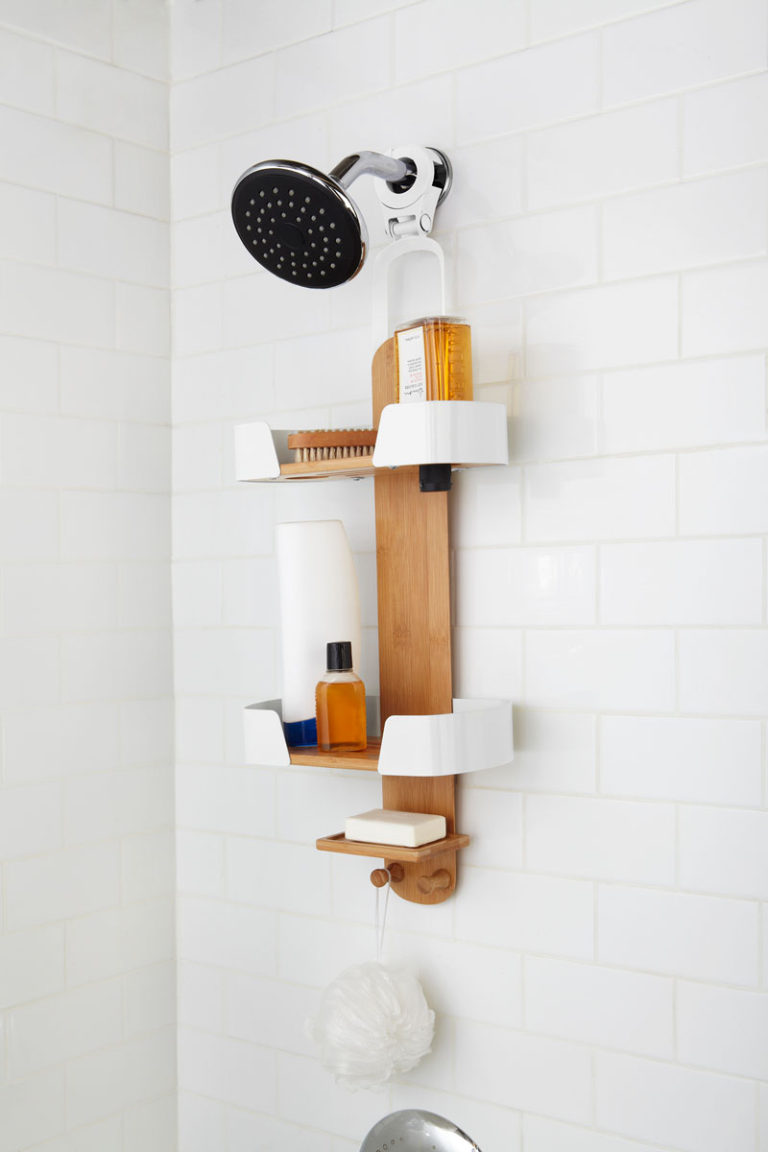 Минимализм в интерьере ванной: деревянный душ