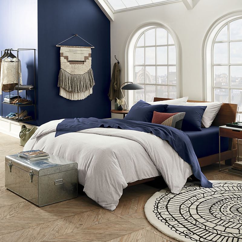 Натуральные постельные принадлежности из хлопка темно-синего цвета