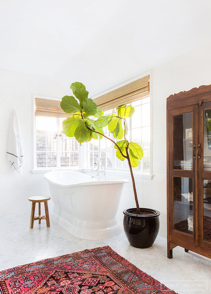 Необычные идеи для интерьера - роскошная белая ванна