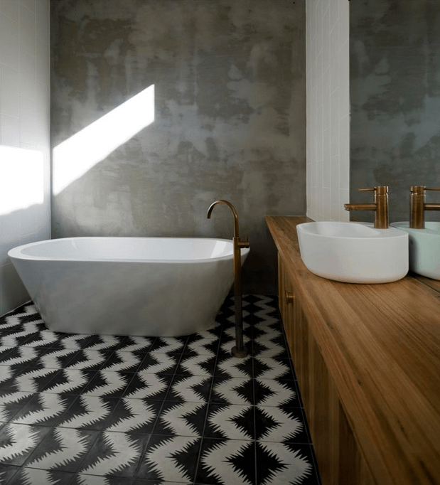 Потрясающие идеи оформления ванной комнаты плиткой: настил