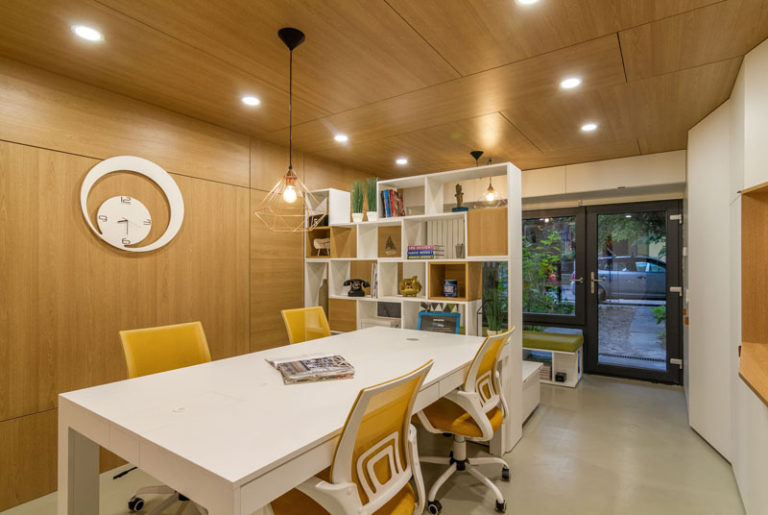 Офис в гараже: практичное оформление комнаты 