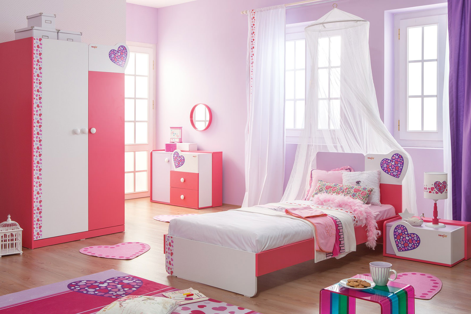 Спальня в розово бежевых тонах