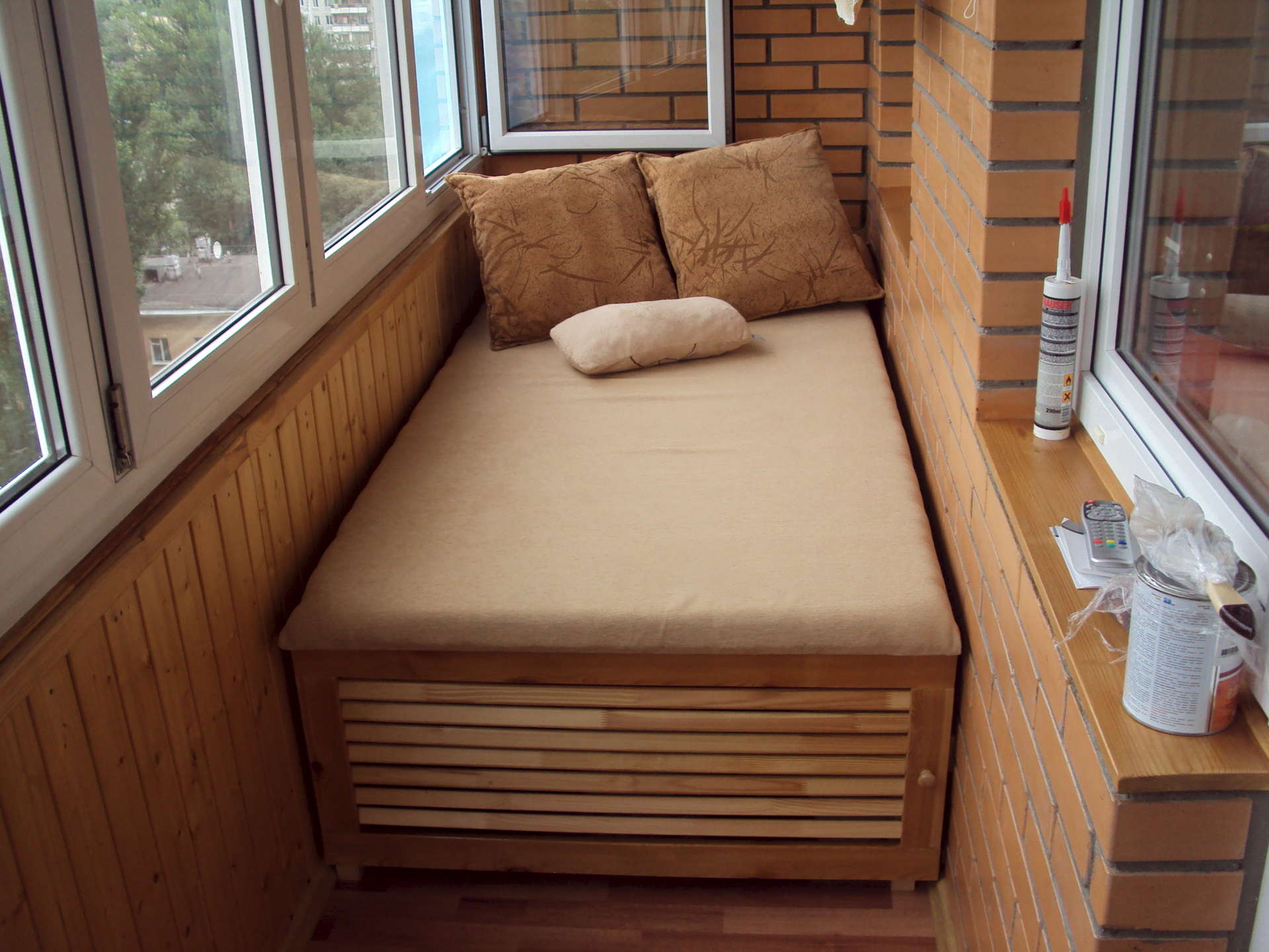 Узкое кресло кровать на балкон